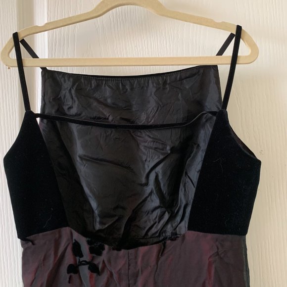 Silk Laundry - Picture 2 of 2